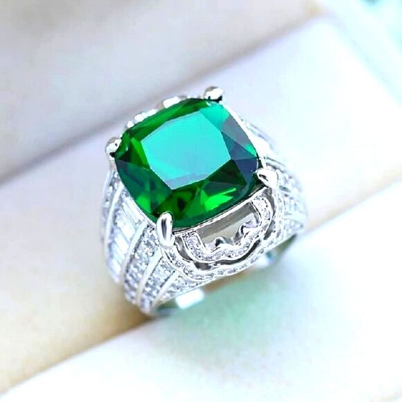 Green Emerald & White Baguette  Diamond Ring 14K Gold on 925 Silver Women's - Picture 1 of 4